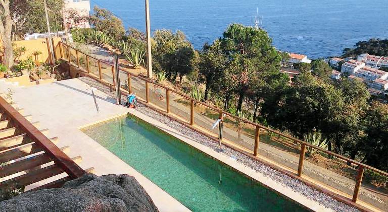 House with pool — photo 3