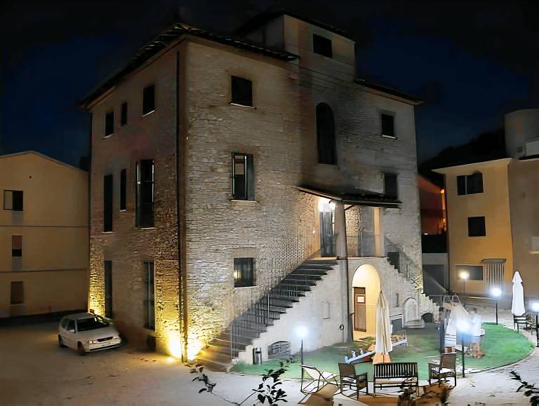 Serviced apartment with yard in Amelia