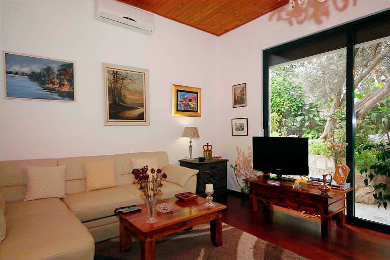 Three bedroom apartment near beach Splitska, Brač (A-2865-a) — photo 2