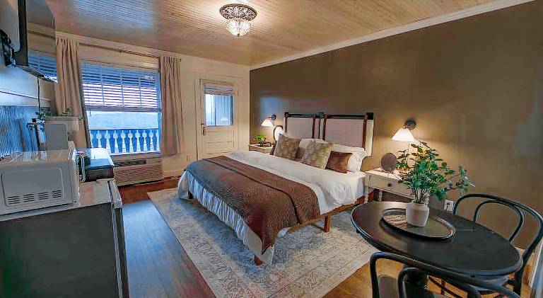 Historic Riverview Inn Seven