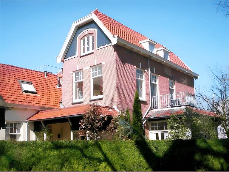 Apartment with terrace & yard in Bergen
