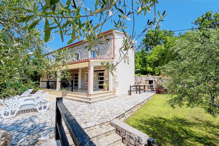 Fully equipped villa with terrace, garden & private pool | Mountain view | Pets allowed — photo 4