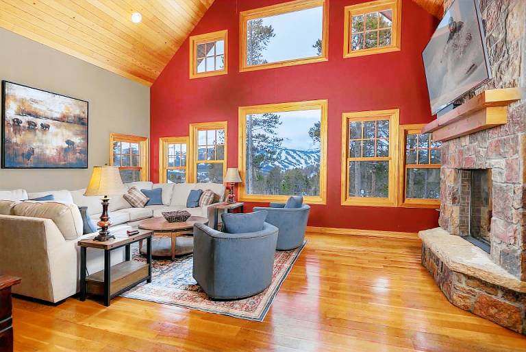 Baldy Ridge Chalet: Dogs Welcome! Hot Tub, Epic Game Room & Stunning Views! — photo 4