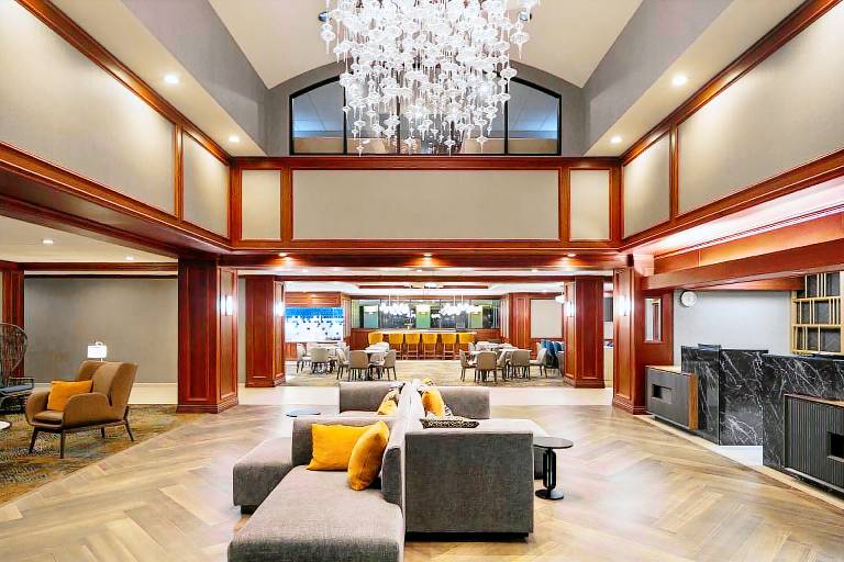 La Quinta Inn & Suites by Wyndham Madison American Center — photo 2