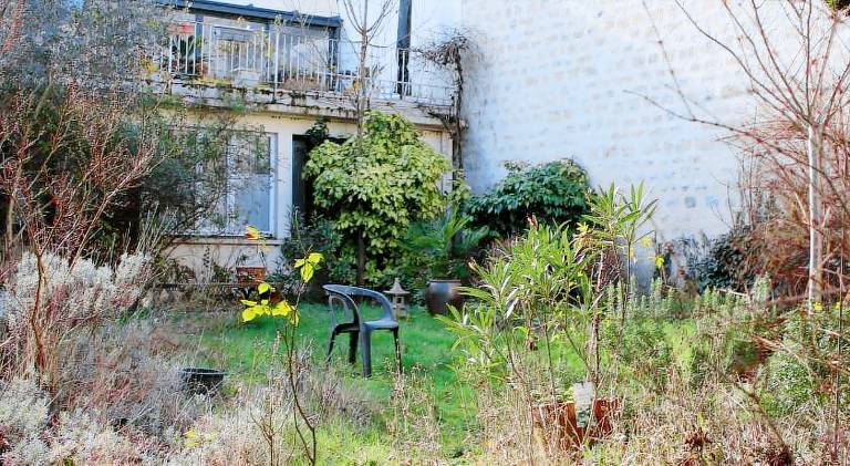Holiday apartment with yard & patio — photo 4