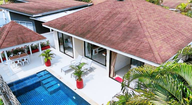 Villa with pool — photo 2