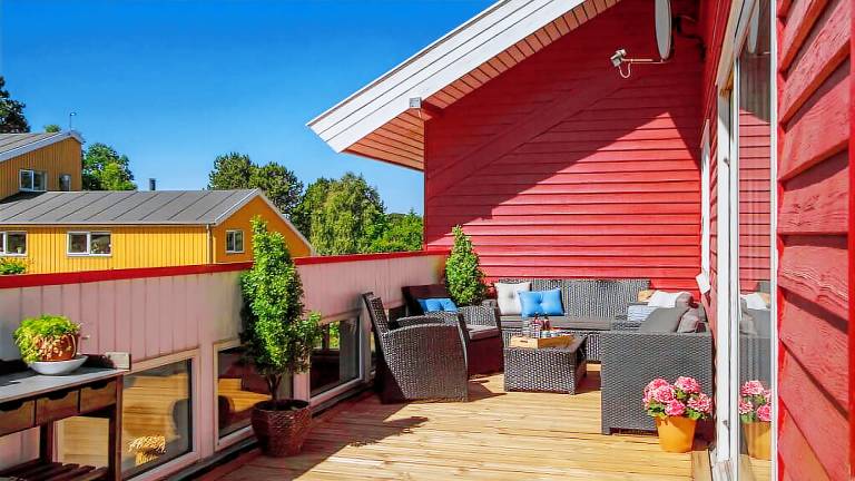 Vacation home with private pool, yard & hot tub — photo 3
