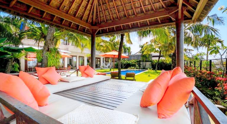 Villa with private pool, barbecue & yard — photo 2