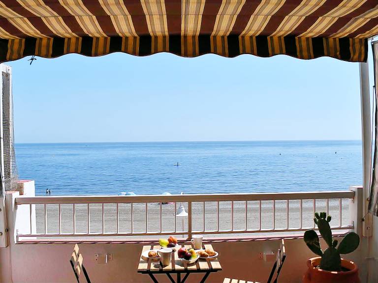 Vacation home with terrace — photo 3
