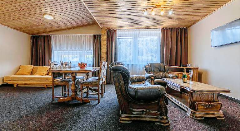 Serviced apartment with patio, yard & barbecue — photo 3
