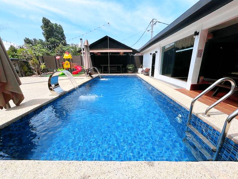 2500 m² Villa