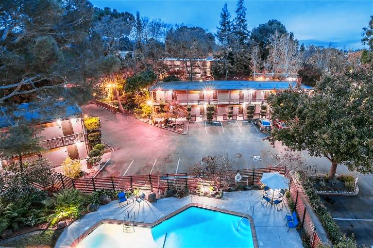 Creekside Inn