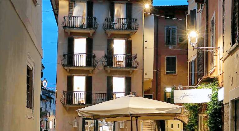 Rental apartment with patio | Pets allowed in Gardone Riviera