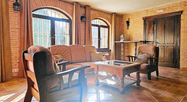 Fully equipped villa with yard, private pool & patio | Dogs allowed — photo 2