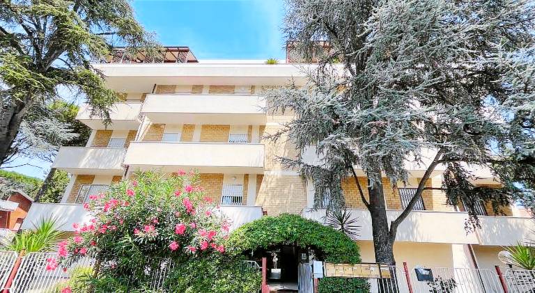 Apartment with terrace & garden — photo 2