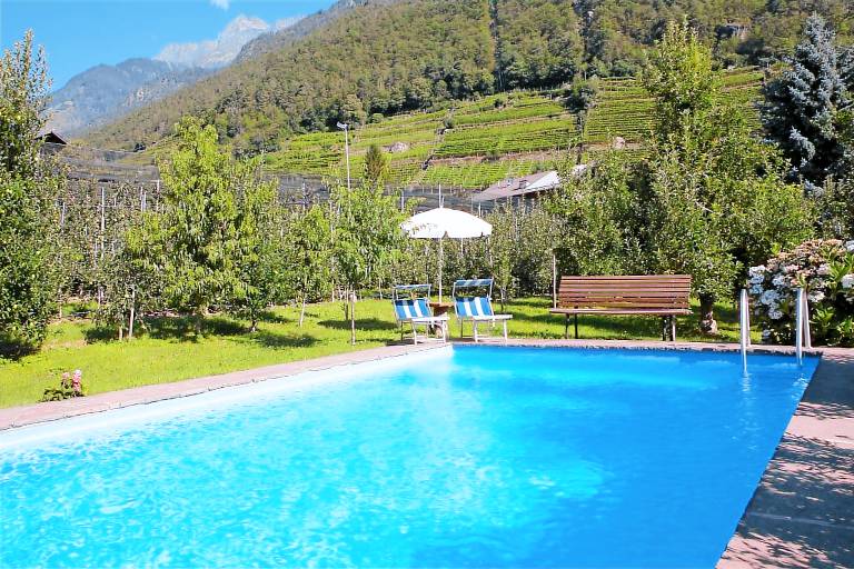 Holiday apartment with garden & pool | Garden view in Bolzano