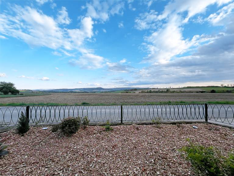 Rental apartment with grill, yard & patio | Garden view | Suitable for remote work — photo 4