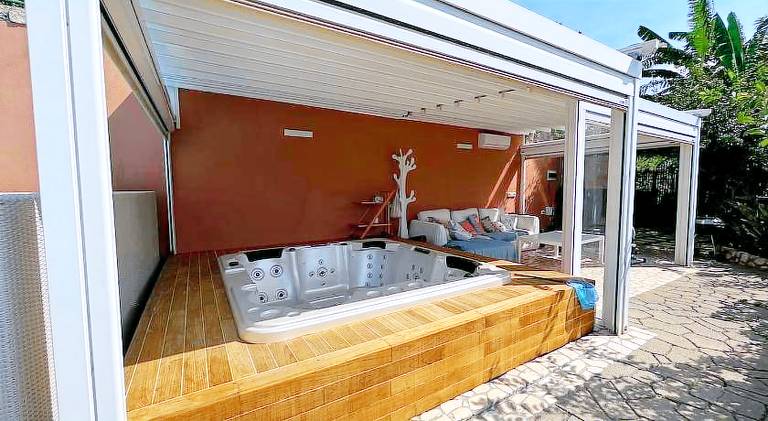 House with pool & jacuzzi | Dogs allowed — photo 3