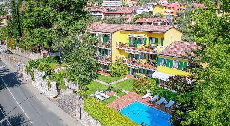 Serviced apartment with sauna, yard & pool in Malcesine