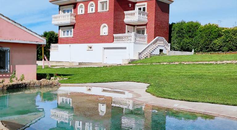 Big house with private pool, terrace & garden | Pets allowed — photo 4
