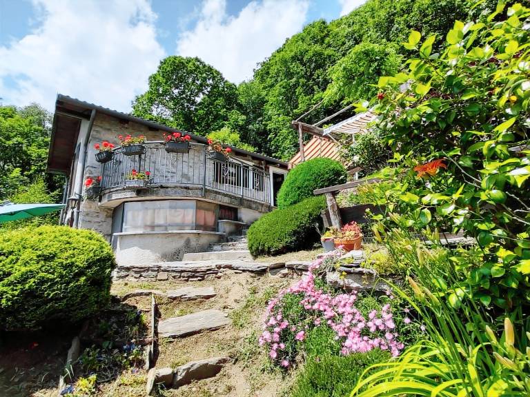 Apartment with barbeque, patio & garden | Lake view — photo 2