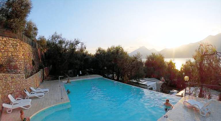 Lovely serviced apartment with private pool, garden & terrace | Good for workation | Dogs allowed in San Giovanni di Fassa