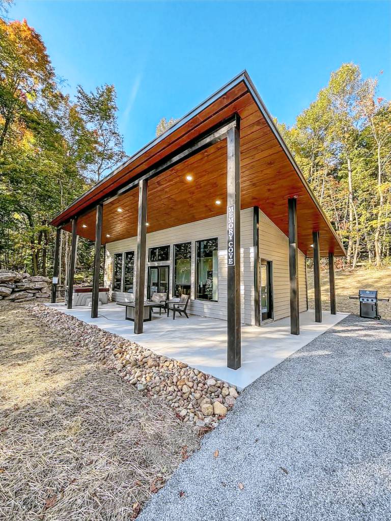 Cabin  Millersburg