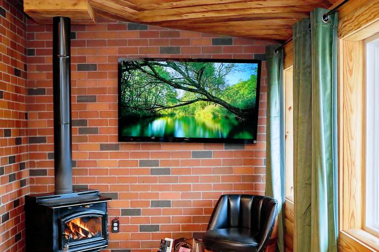 Lakefront Hilltop cabin Hot tub Firepit — photo 3
