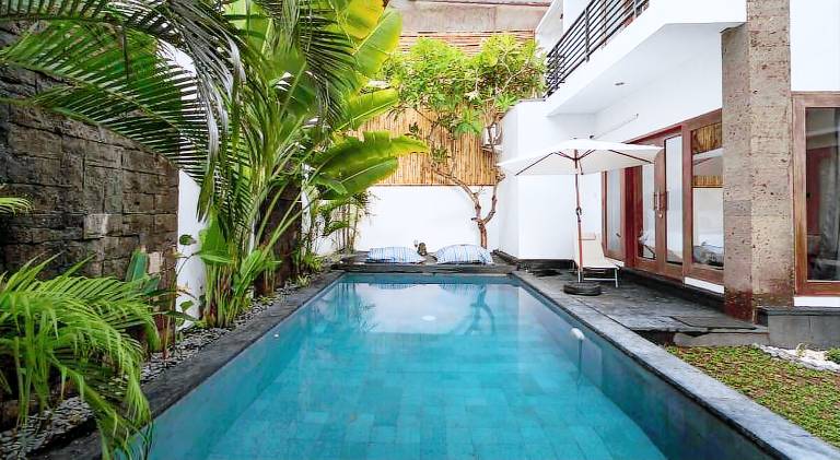 Villa Zambrud Sanur Elegant Tropical Villa with Private Pool & Garden and Garage — photo 3