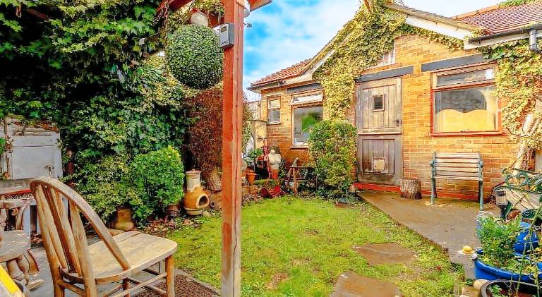 Charming vacation home with yard | Dogs allowed — photo 5
