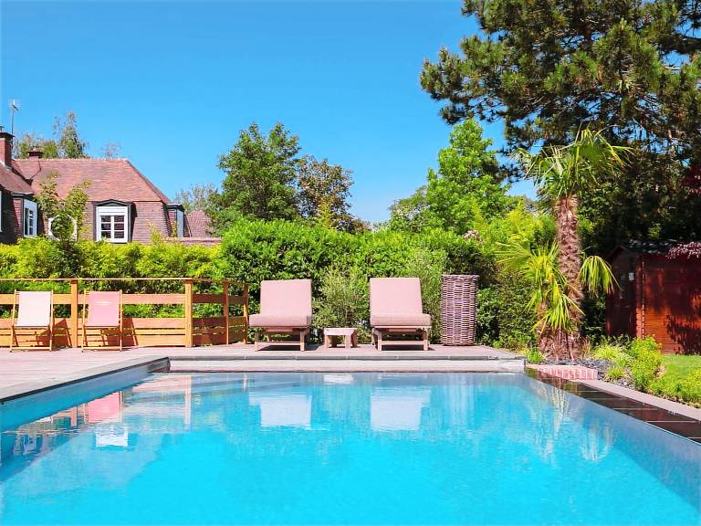 Villa with private pool & garden — photo 2