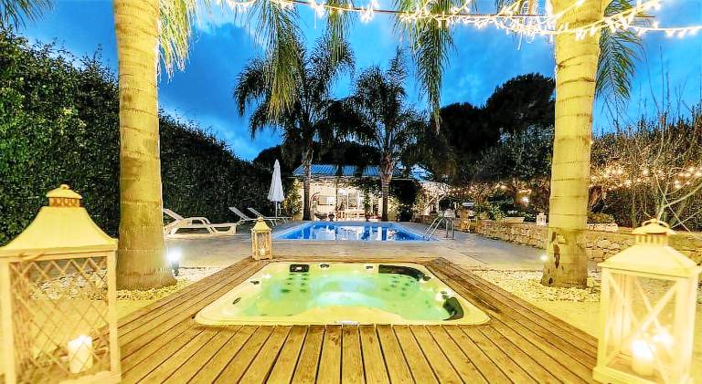 Villa with pool & hot tub | Dogs allowed — photo 3