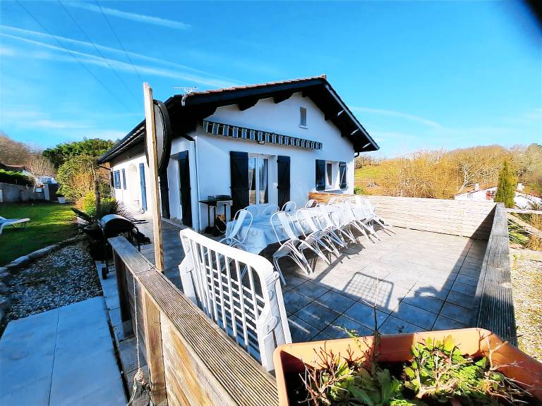Vacation home with garden, private pool & barbeque | Garden view — photo 2