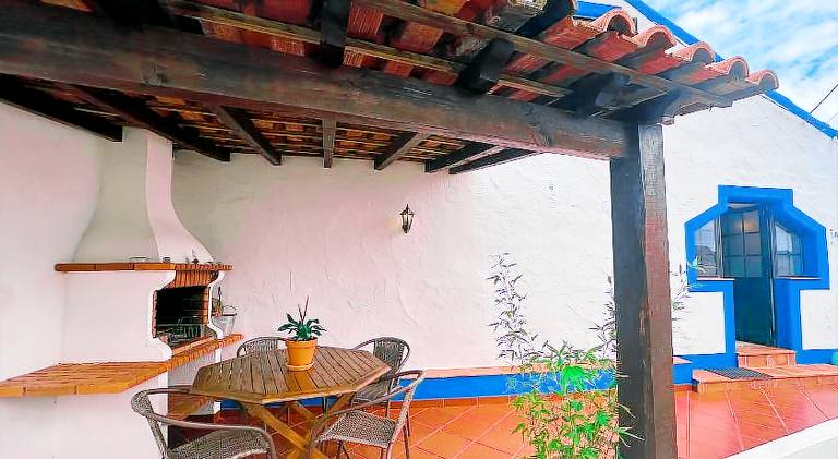 Vacation home with garden, patio & barbeque in Leiria