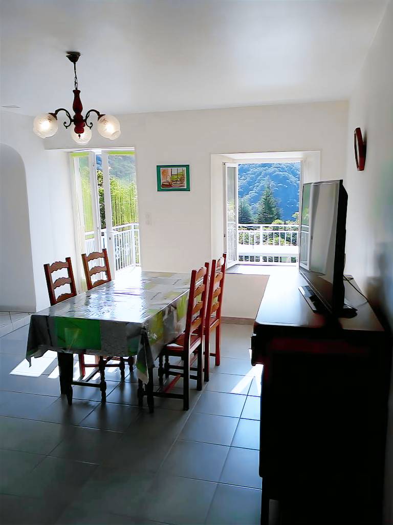 Vacation home with terrace, garden & barbeque | Garden view — photo 4