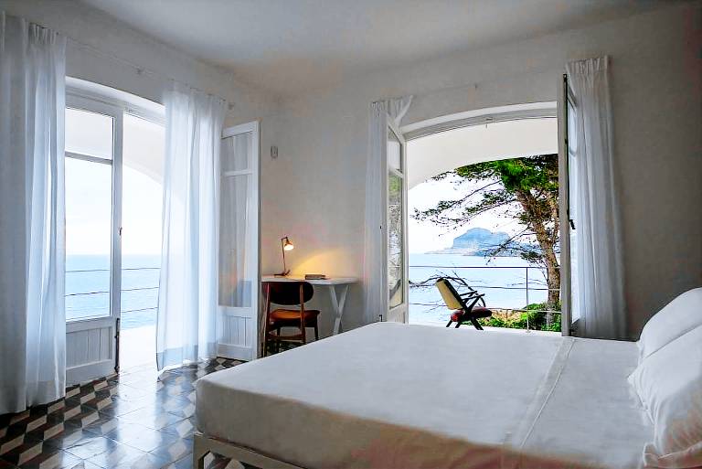Villa with patio & yard | Sea view — photo 5