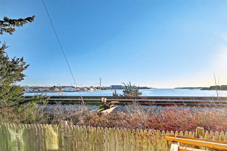 Steps to Cape Cod Canal: Pet-Friendly Home — photo 2