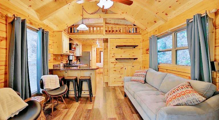 House with 1 room for 4 persons in Chattanooga, TN
