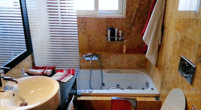 Fully equipped big holiday apartment with terrace, garden & hot tub | Good for workation | Pet-friendly — photo 2