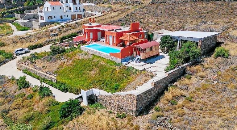 Fully equipped villa with barbeque, garden & private pool | Good for workation | Pets allowed in Syros