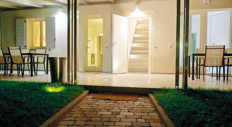 Apartment with garden — photo 5