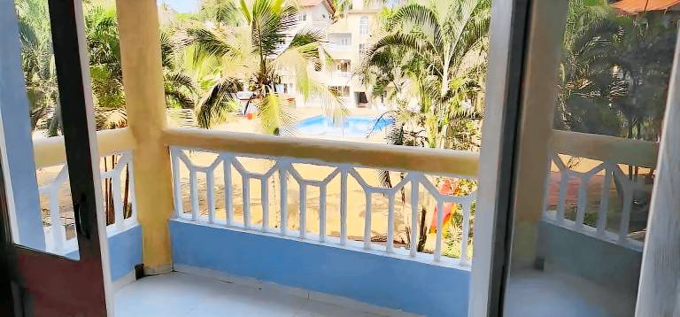 Rental apartment with pool & yard — photo 5