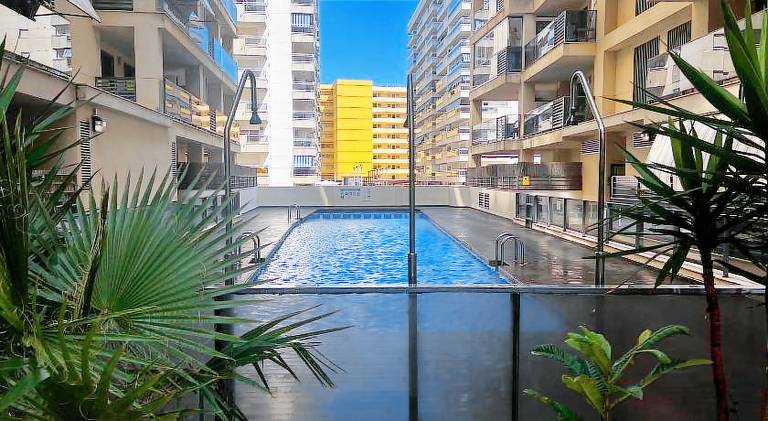 Fully equipped holiday apartment with patio & private pool | Next to the beach | Pets are welcome — photo 3