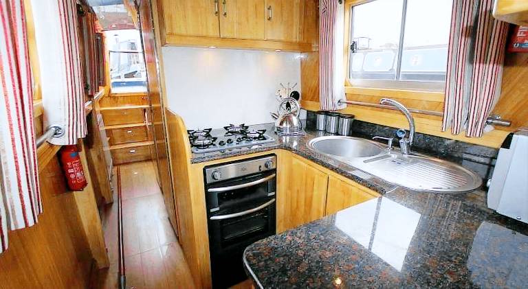 Boat | Next to Bridge of Sighs | Perfect for remote work — photo 3
