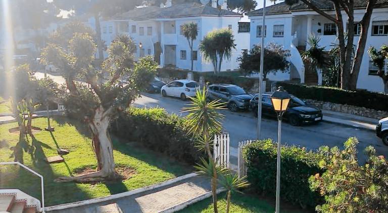 Apartment with terrace, private pool & yard in Chiclana de la Frontera
