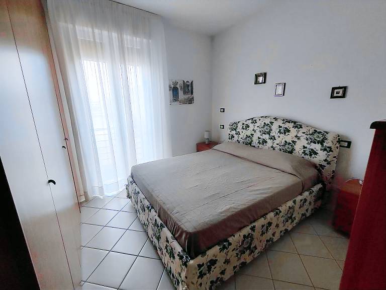 Holiday apartment with terrace & pool — photo 4