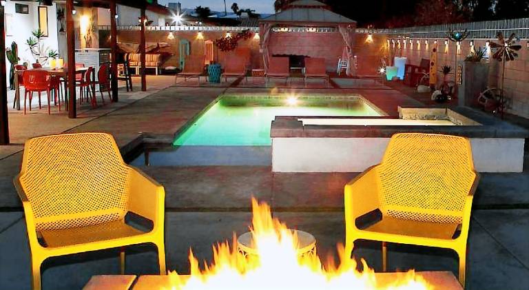 Fully equipped charming vacation home with private pool, jacuzzi & yard | Perfect for remote work | Pet-friendly in Palm Springs, CA