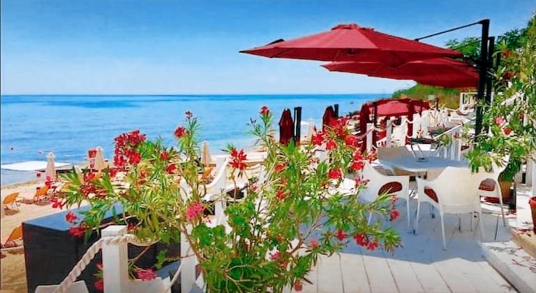 Nice holiday apartment with pool, patio & hot tub | Beach nearby | Suitable for remote work | Pet-friendly in Varna