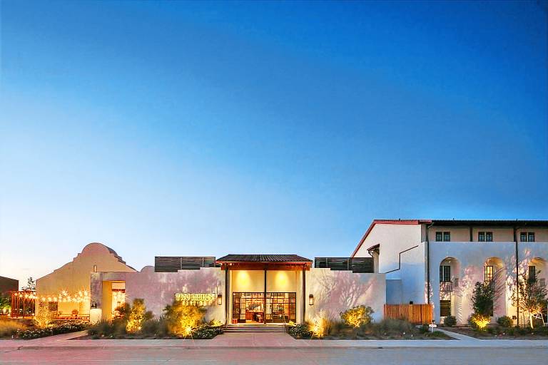 Texican Court by Valencia Hotel Group — photo 4