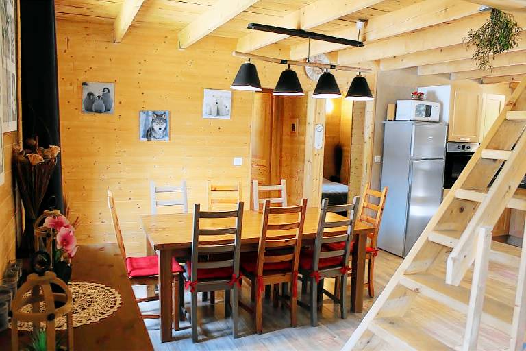 Gite with BBQ, patio & yard — photo 4